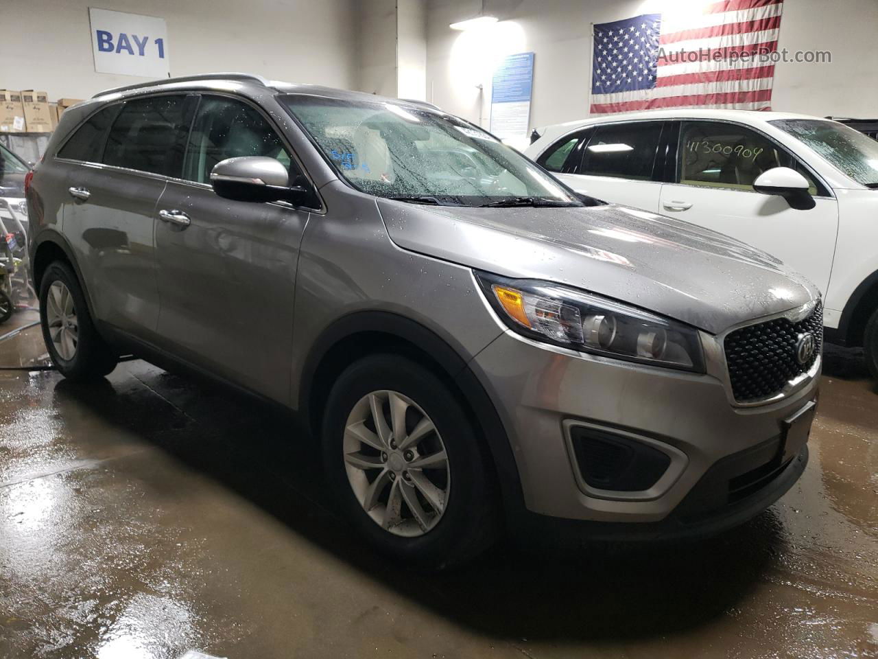 2017 Kia Sorento Lx Серебряный vin: 5XYPG4A30HG296962