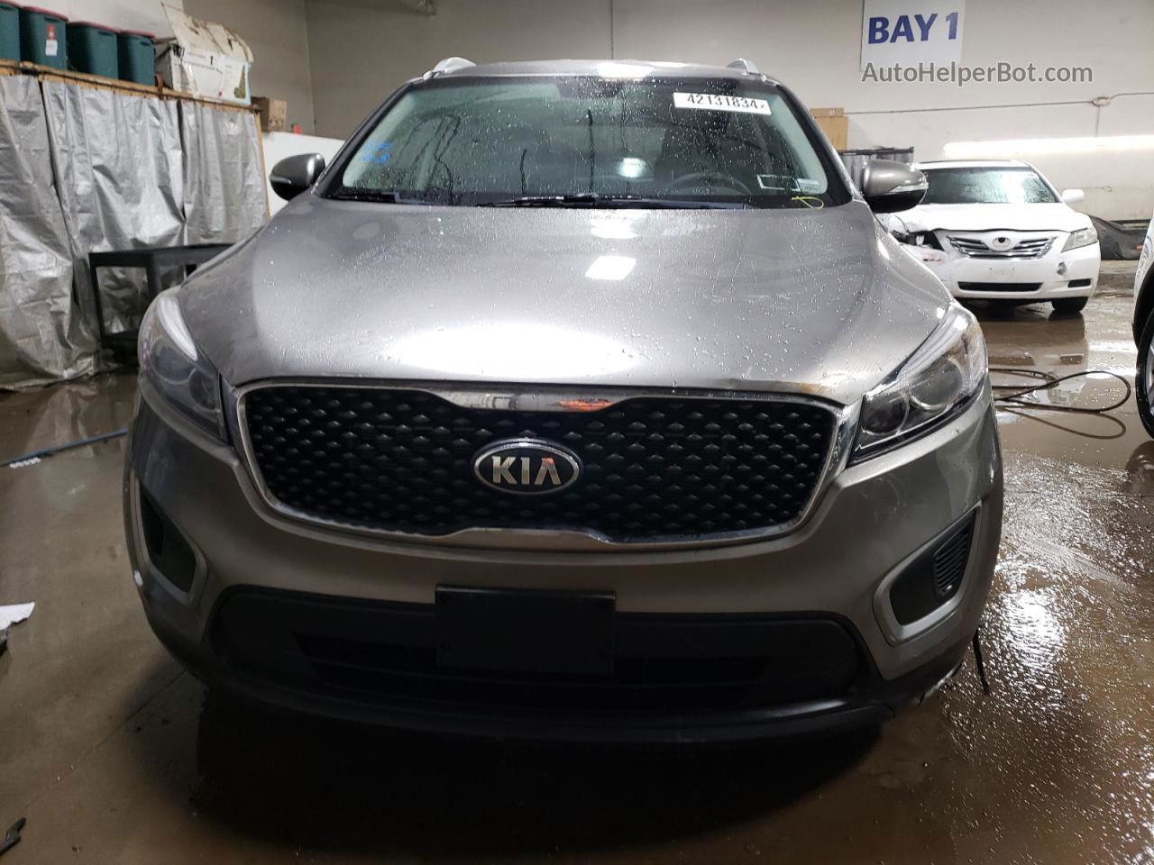 2017 Kia Sorento Lx Серебряный vin: 5XYPG4A30HG296962