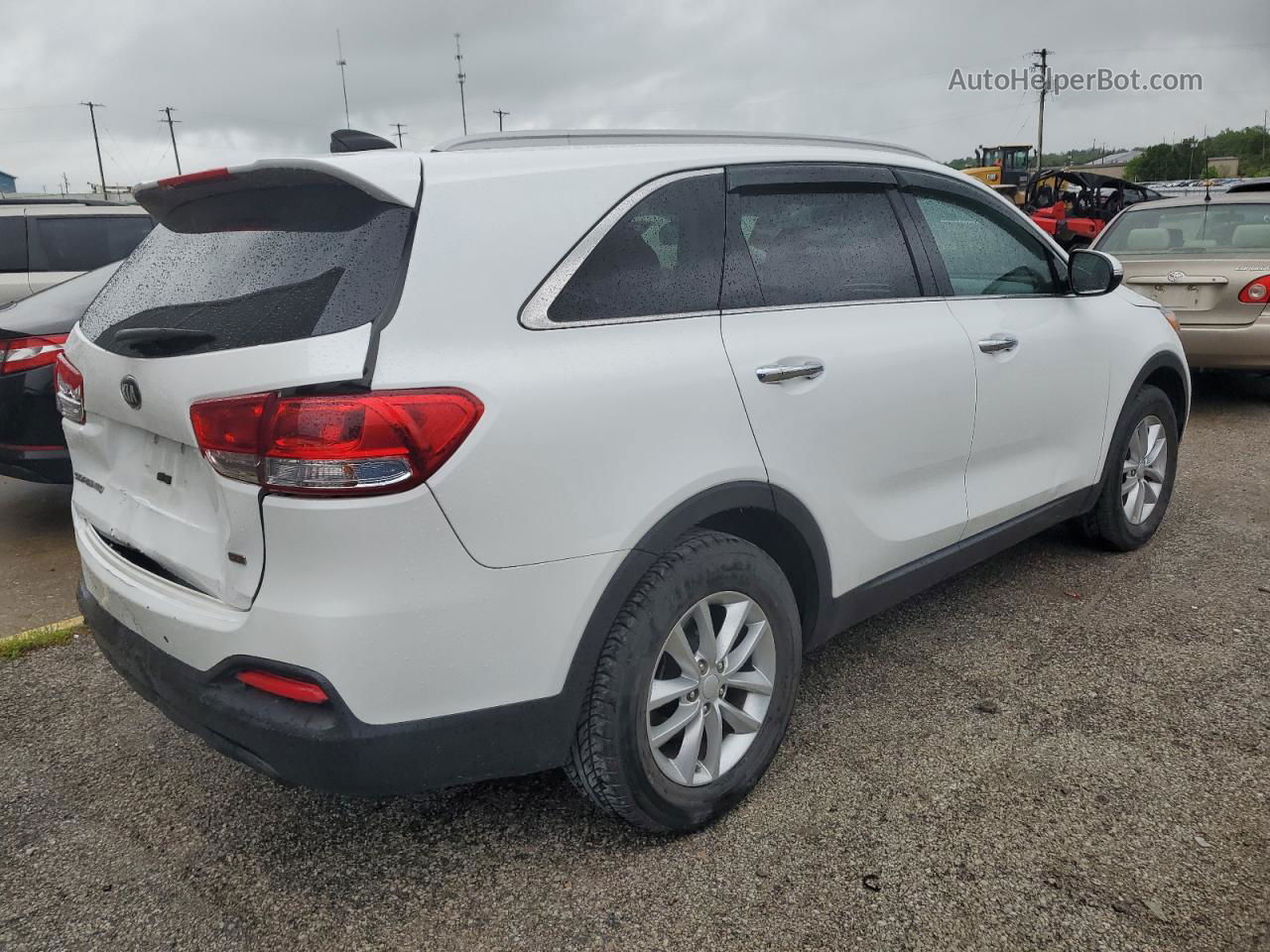 2018 Kia Sorento Lx White vin: 5XYPG4A30JG404079