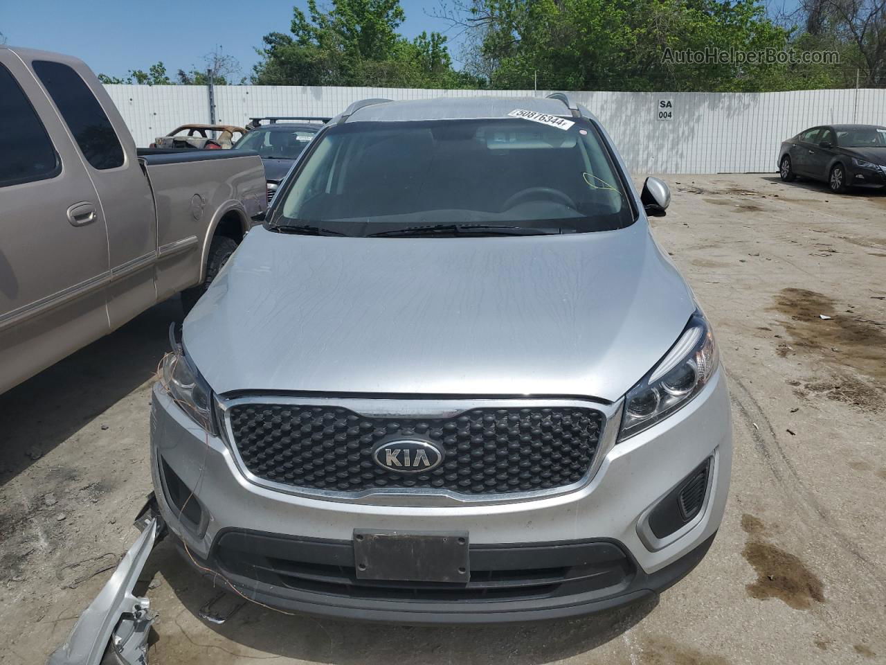 2018 Kia Sorento Lx Silver vin: 5XYPG4A30JG409220