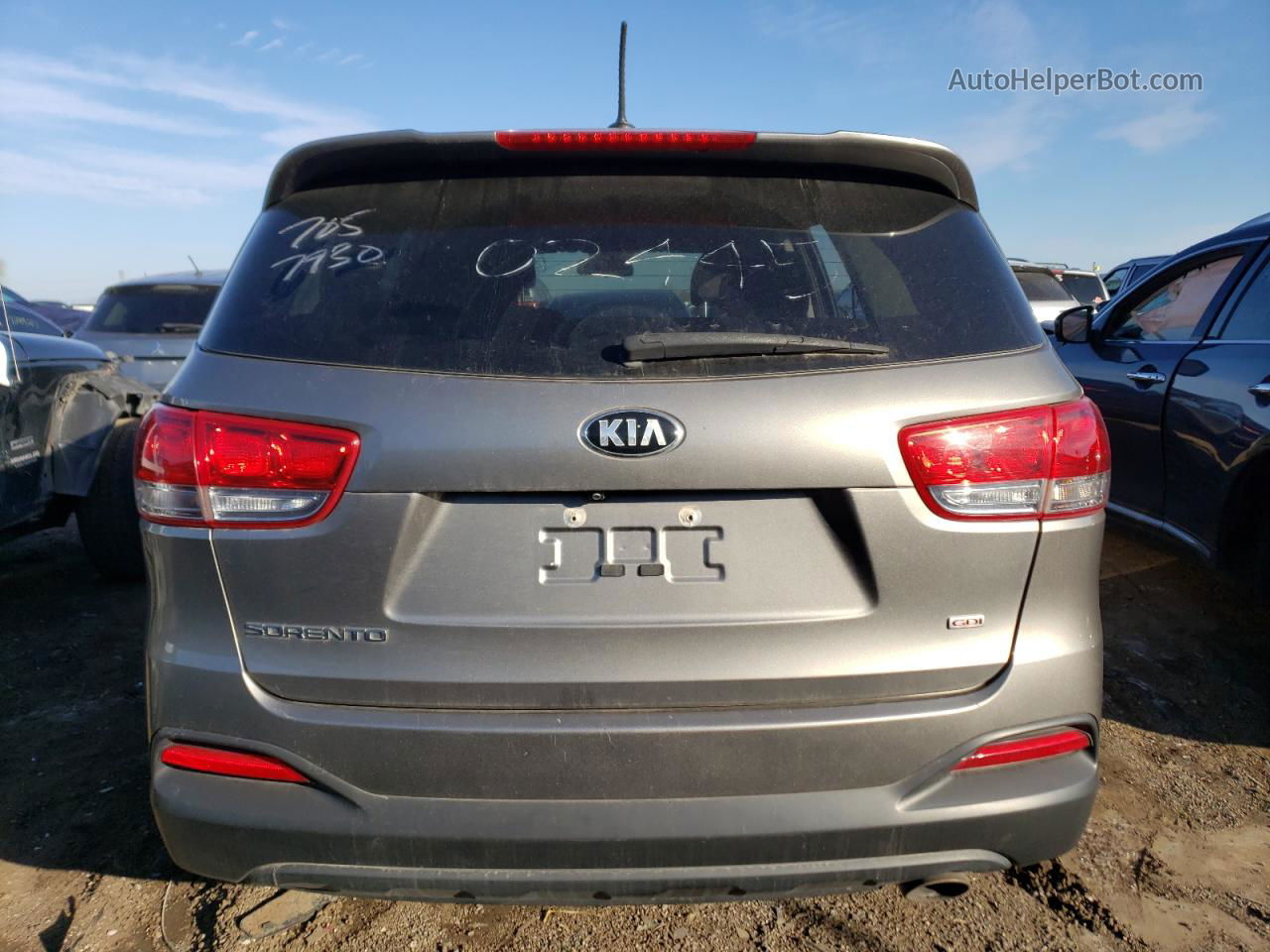 2018 Kia Sorento Lx Silver vin: 5XYPG4A32JG431753