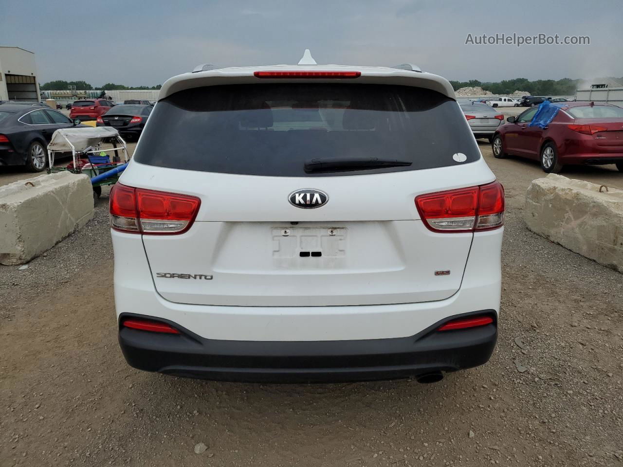 2018 Kia Sorento Lx White vin: 5XYPG4A34JG368381