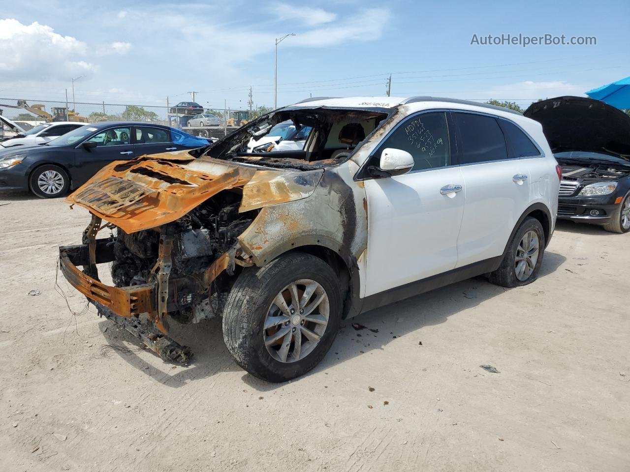 2018 Kia Sorento Lx White vin: 5XYPG4A34JG379557