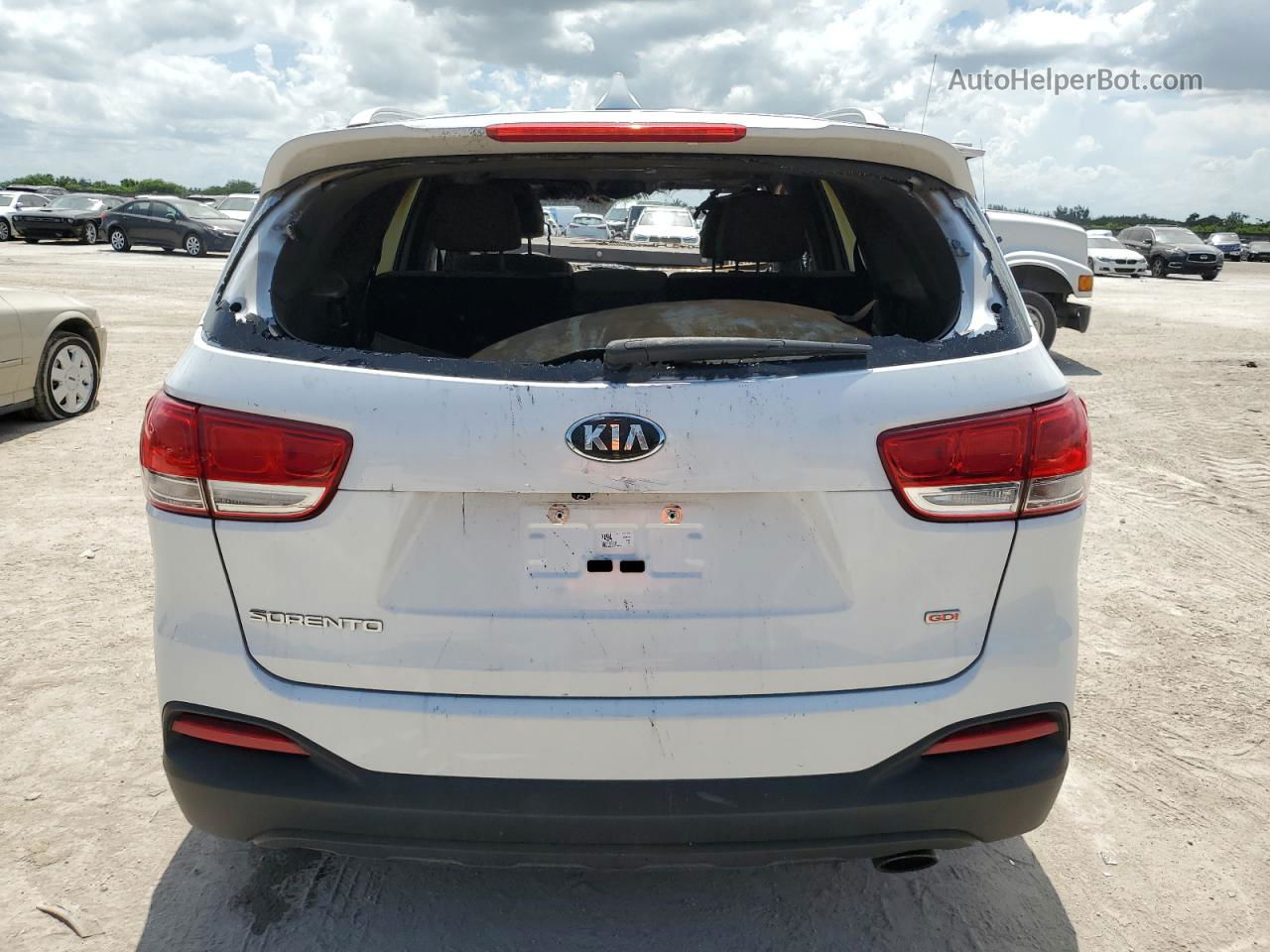 2018 Kia Sorento Lx White vin: 5XYPG4A34JG379557