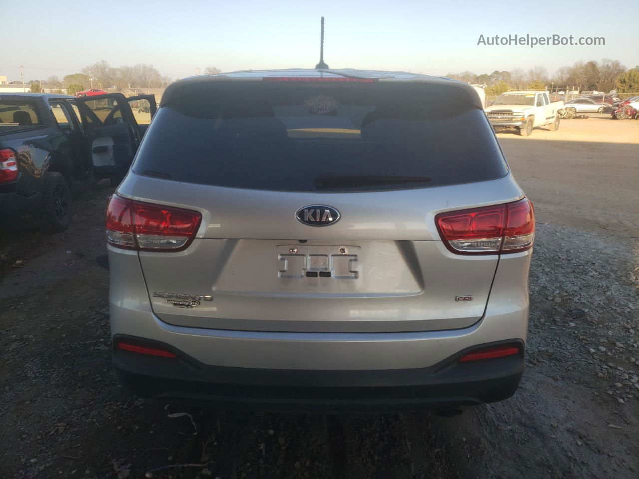 2018 Kia Sorento Lx Silver vin: 5XYPG4A35JG388798