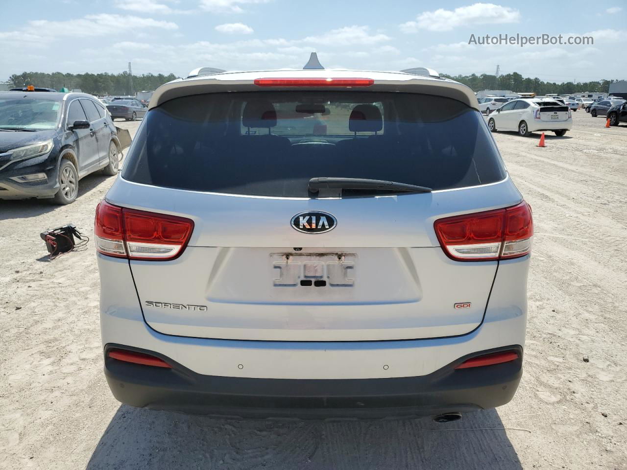 2018 Kia Sorento Lx Silver vin: 5XYPG4A36JG379186