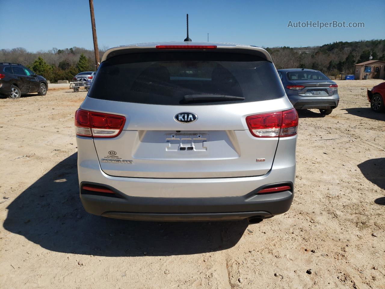 2018 Kia Sorento Lx Silver vin: 5XYPG4A36JG423705