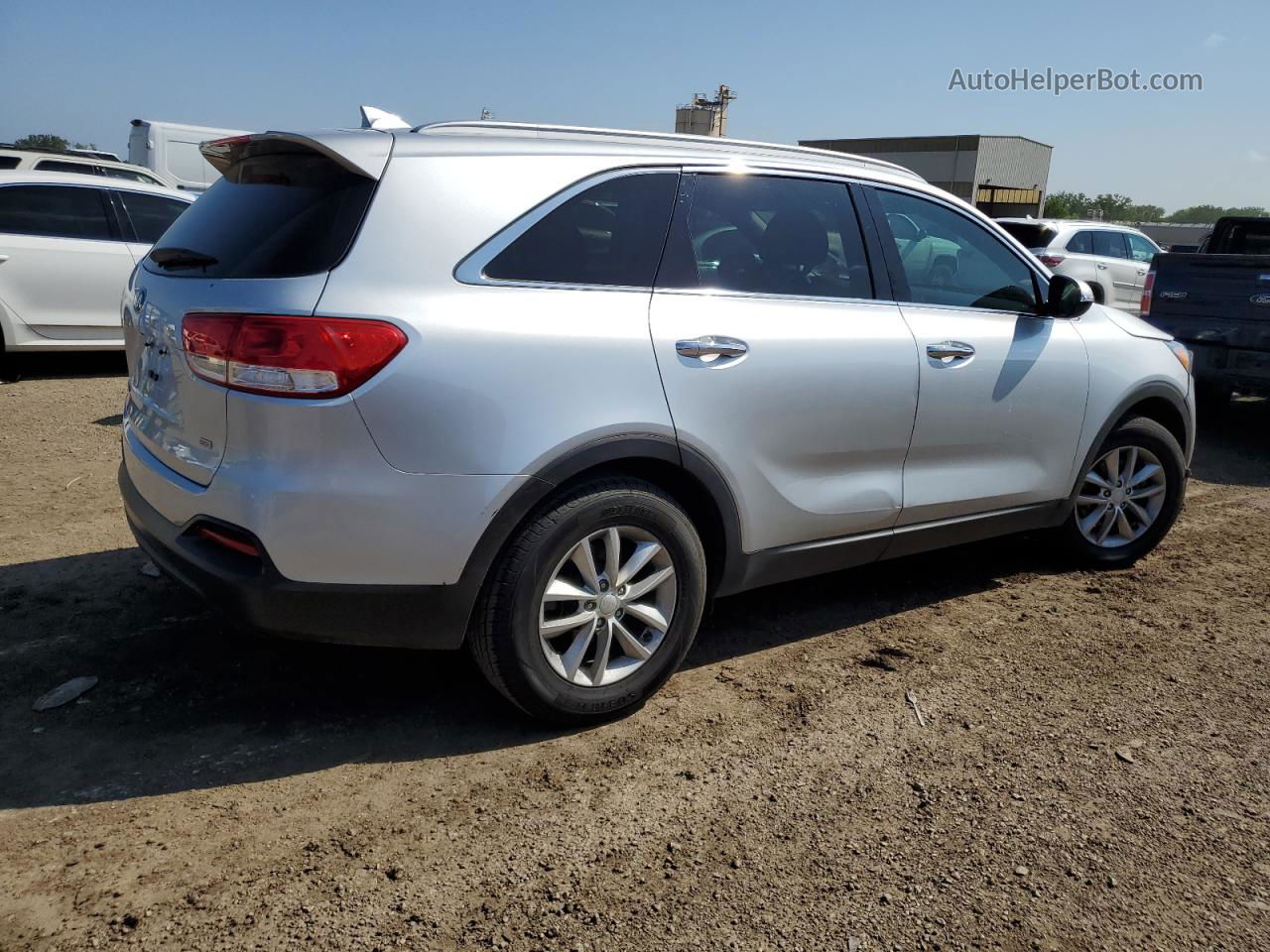 2018 Kia Sorento Lx Silver vin: 5XYPG4A38JG362714