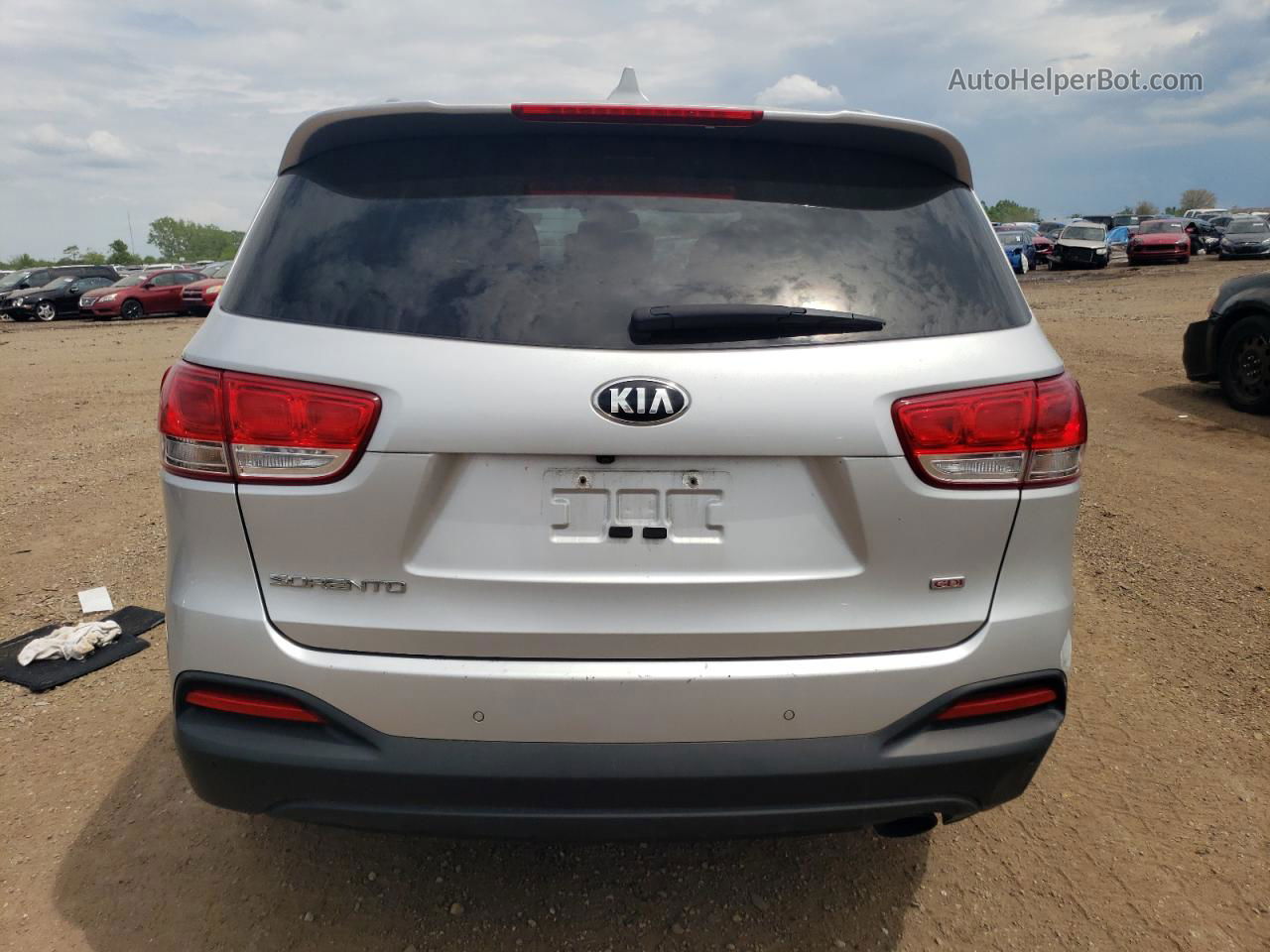 2018 Kia Sorento Lx Silver vin: 5XYPG4A39JG347834