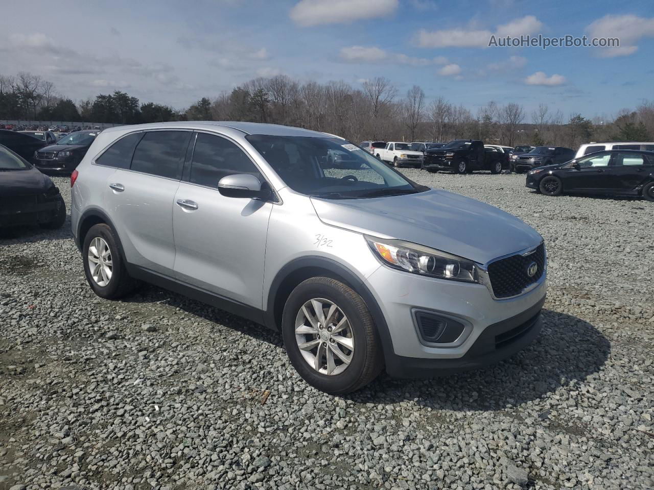 2017 Kia Sorento Lx Серебряный vin: 5XYPG4A3XHG233884