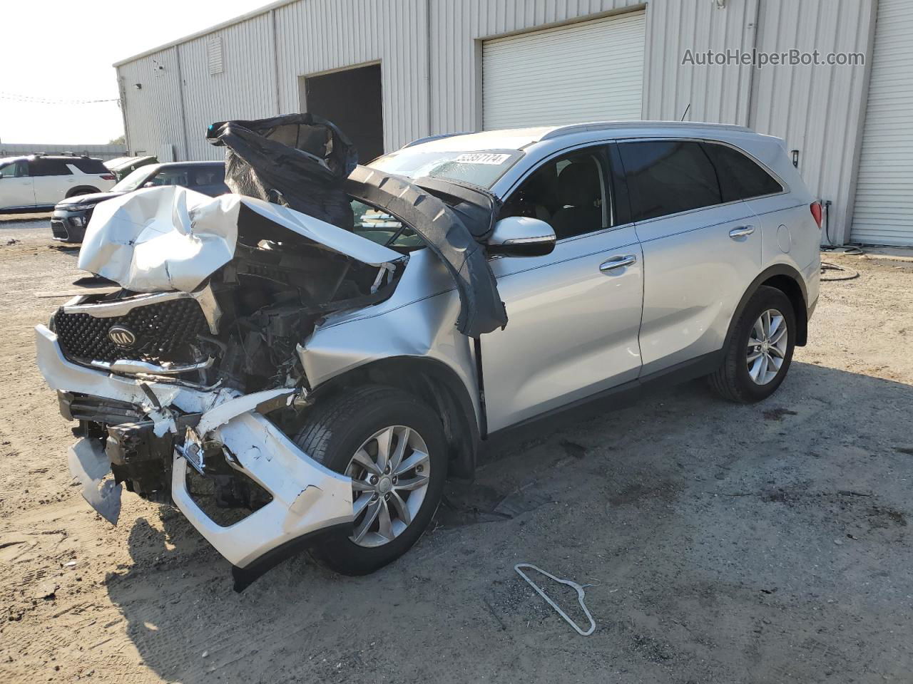 2017 Kia Sorento Lx Silver vin: 5XYPG4A3XHG263645