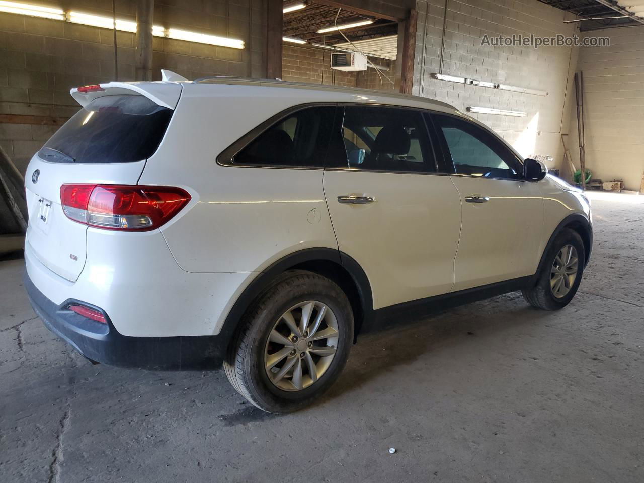 2018 Kia Sorento Lx White vin: 5XYPG4A3XJG352069