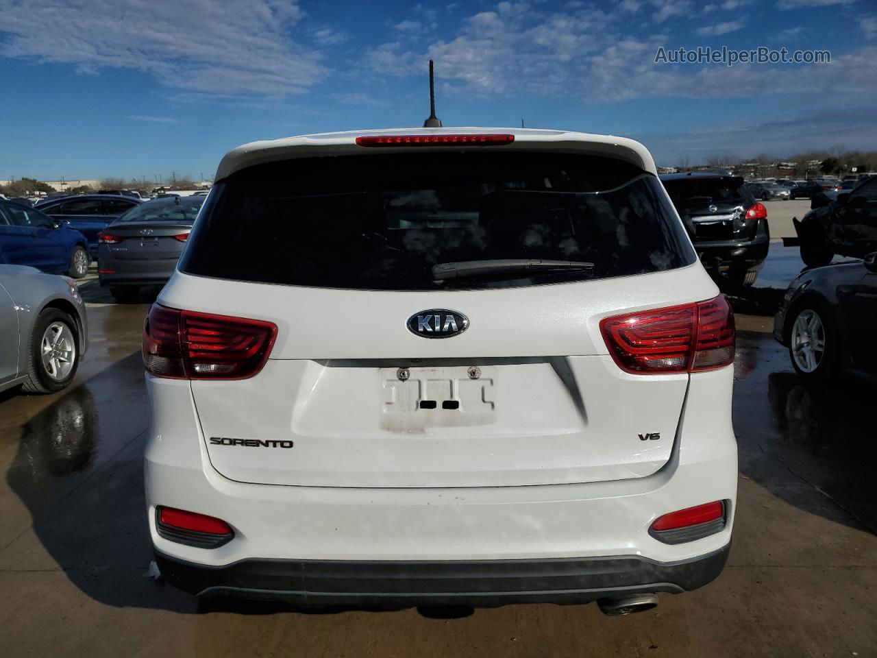 2020 Kia Sorento S White vin: 5XYPG4A53LG626913