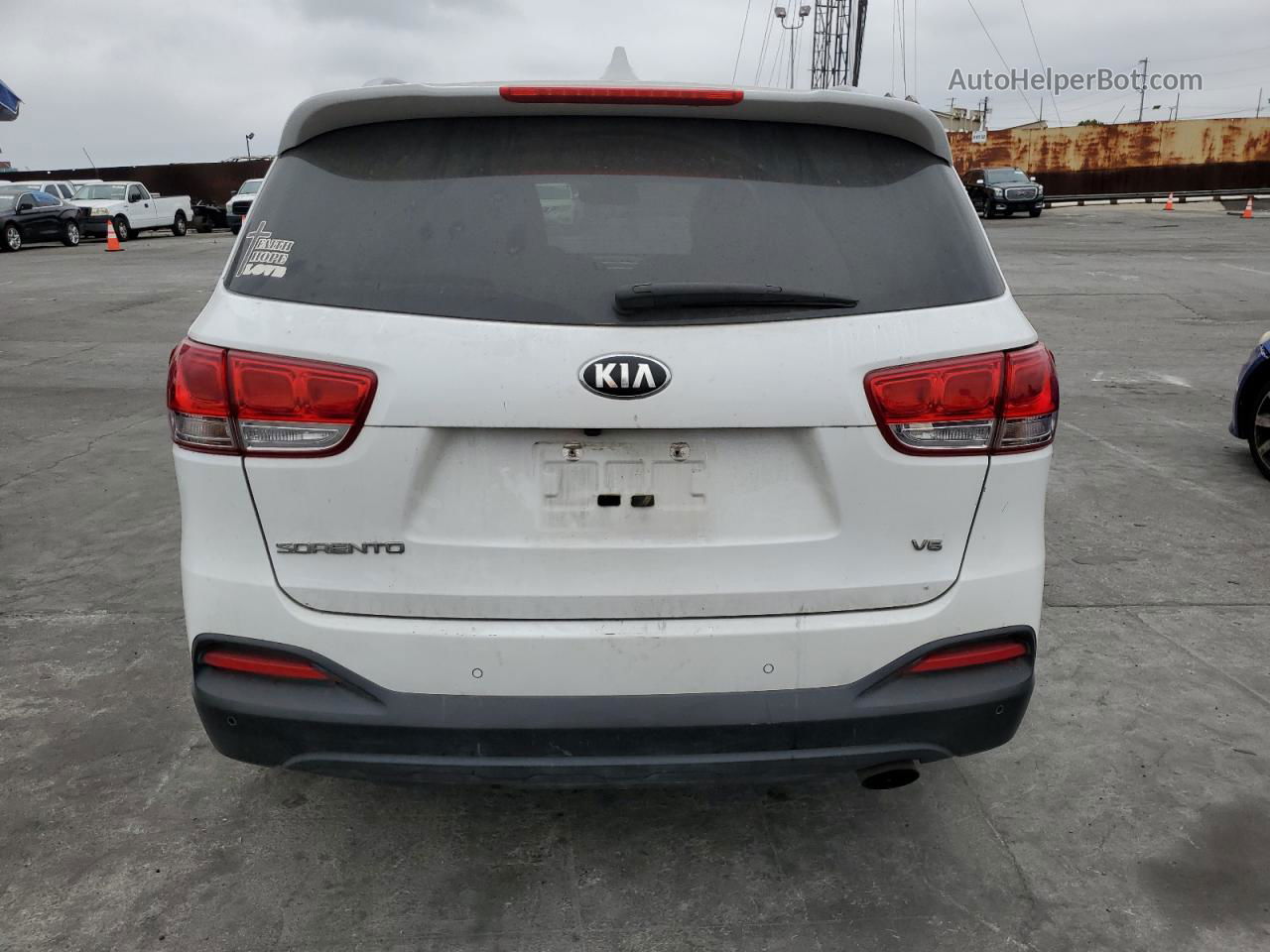 2018 Kia Sorento Lx White vin: 5XYPG4A54JG383867