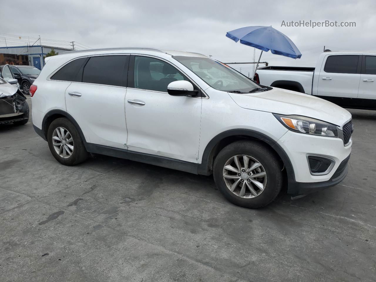 2018 Kia Sorento Lx White vin: 5XYPG4A54JG383867