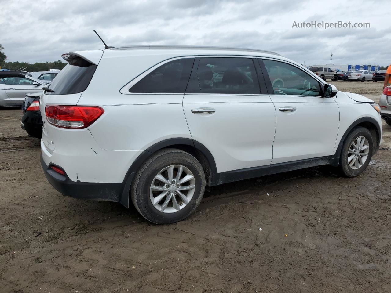 2018 Kia Sorento Lx White vin: 5XYPG4A54JG404524