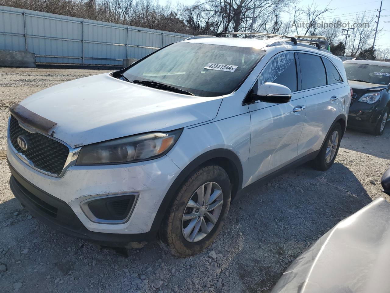 2018 Kia Sorento Lx White vin: 5XYPG4A56JG405500