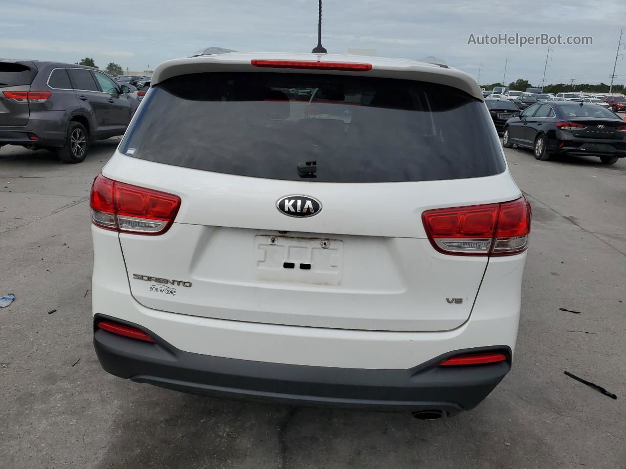 2018 Kia Sorento Lx White vin: 5XYPG4A59JG403997