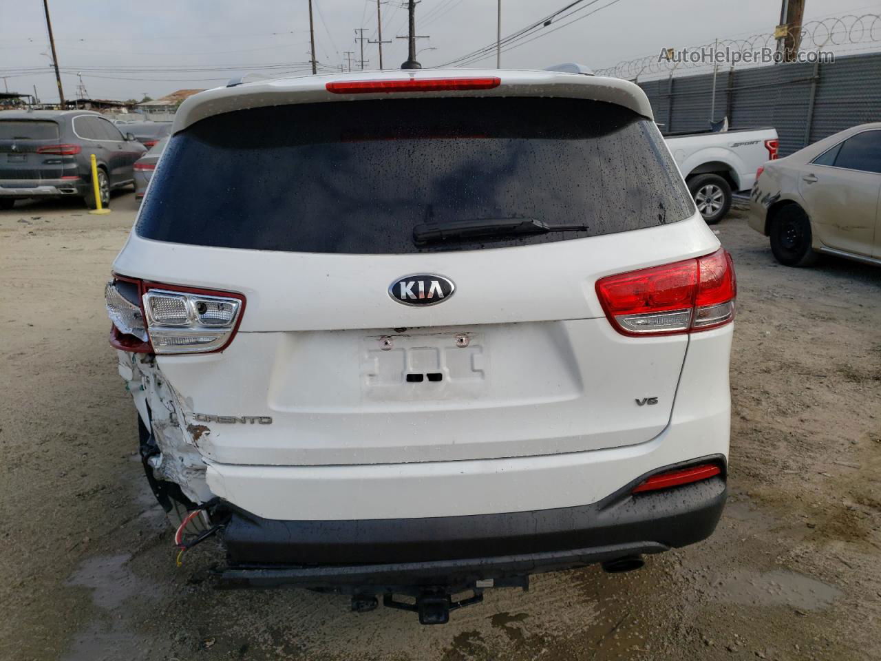 2018 Kia Sorento Lx White vin: 5XYPG4A5XJG369200