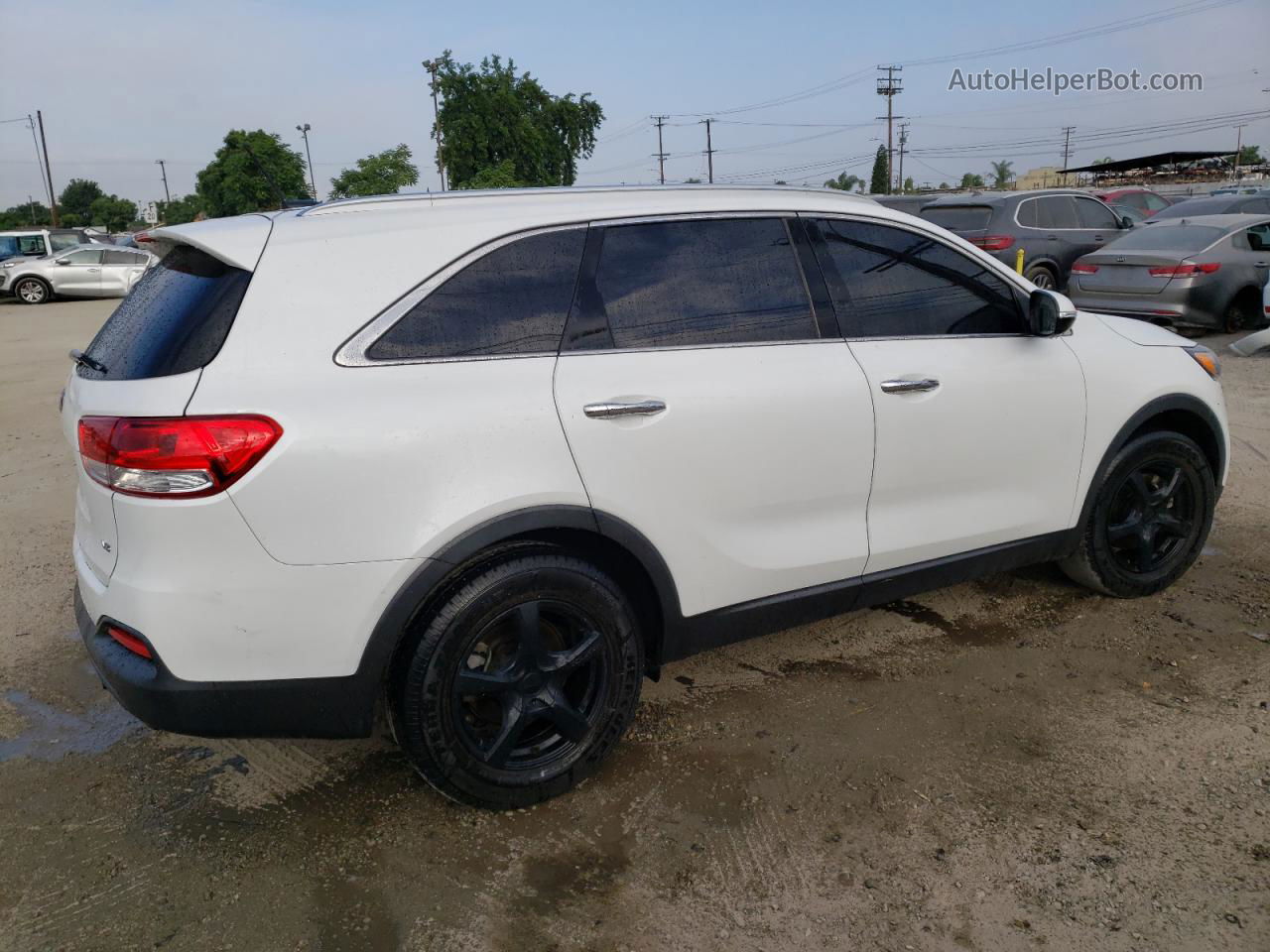 2018 Kia Sorento Lx White vin: 5XYPG4A5XJG369200