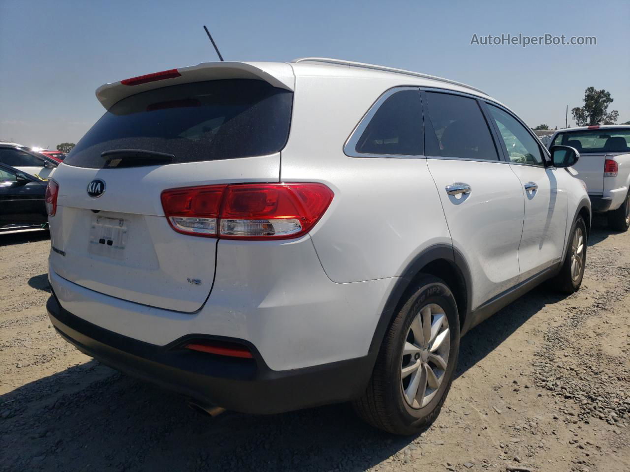 2018 Kia Sorento Lx White vin: 5XYPGDA51JG339700