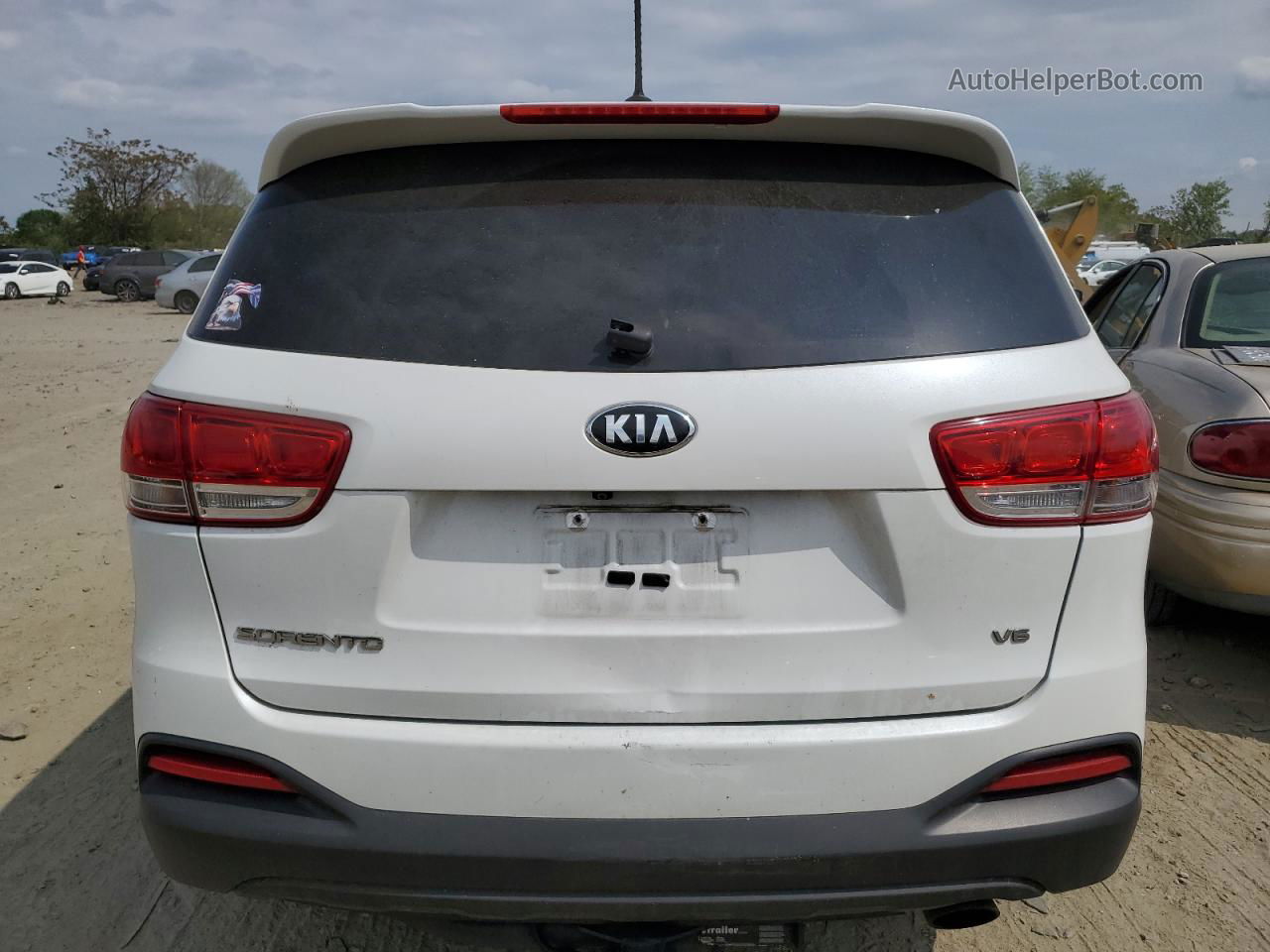 2018 Kia Sorento Lx White vin: 5XYPGDA53JG422755