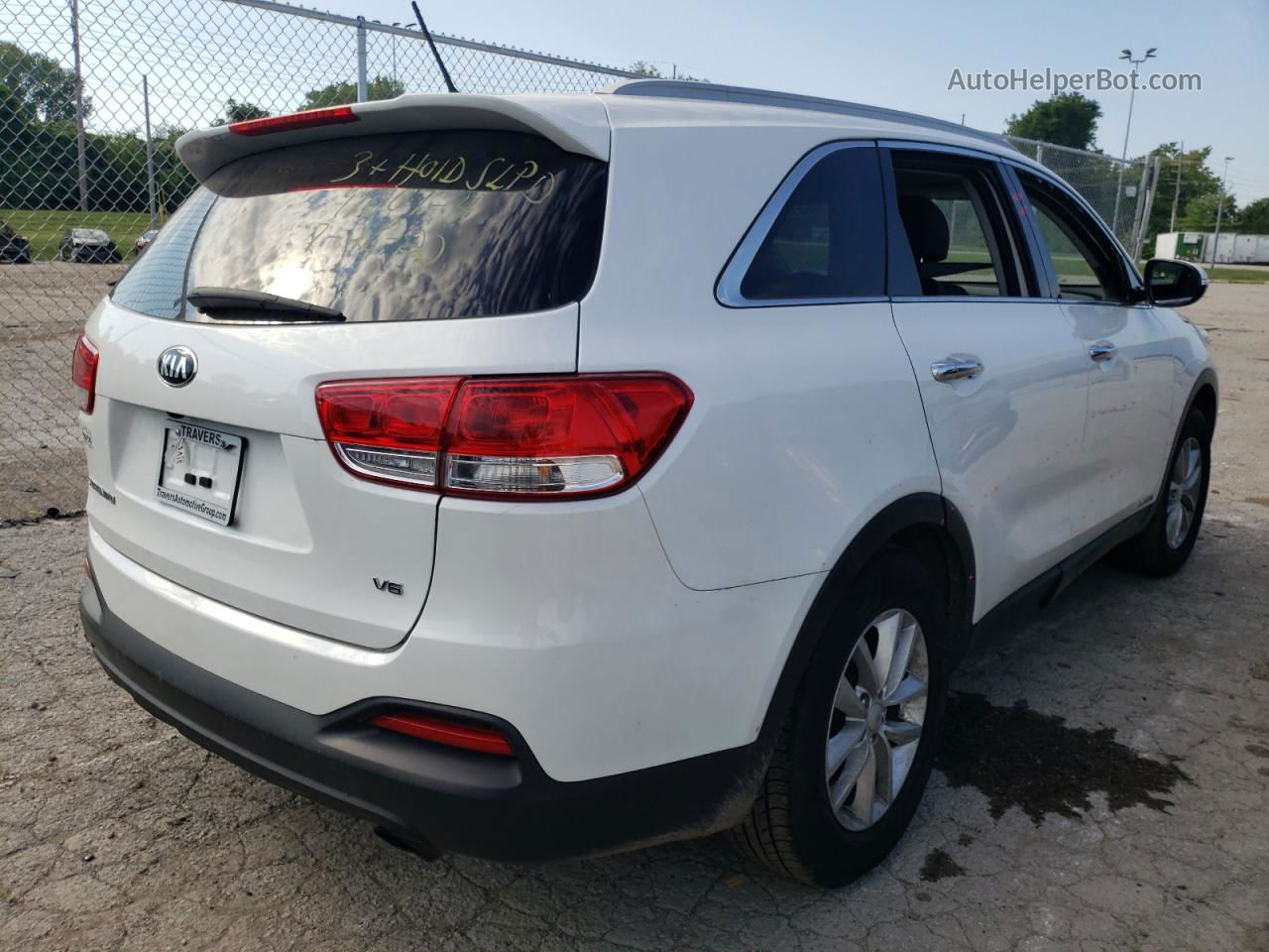 2018 Kia Sorento Lx White vin: 5XYPGDA54JG403325