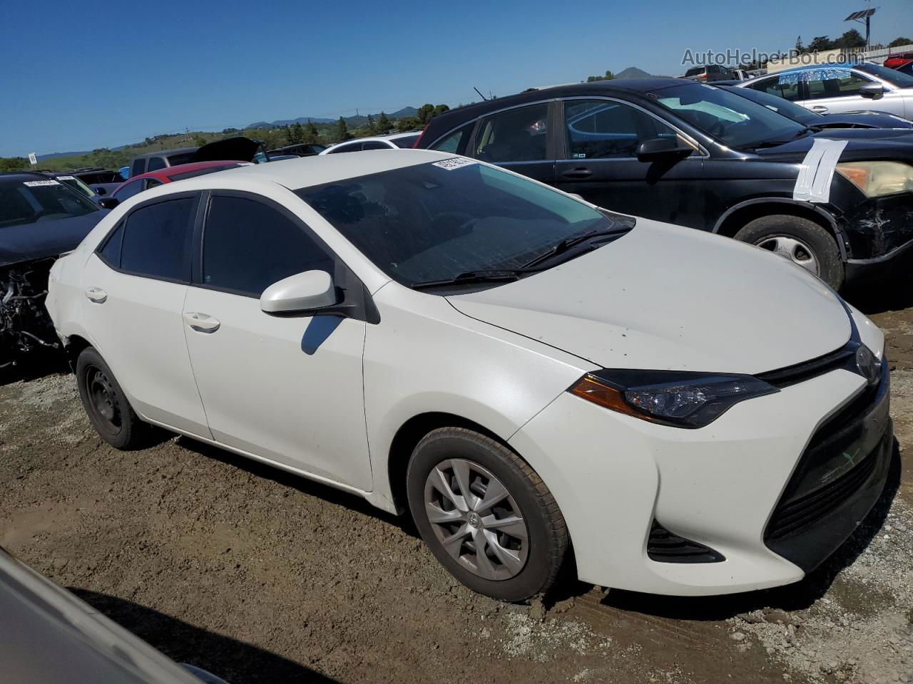 2017 Toyota Corolla Le White vin: 5YFBPRHE5HP592022