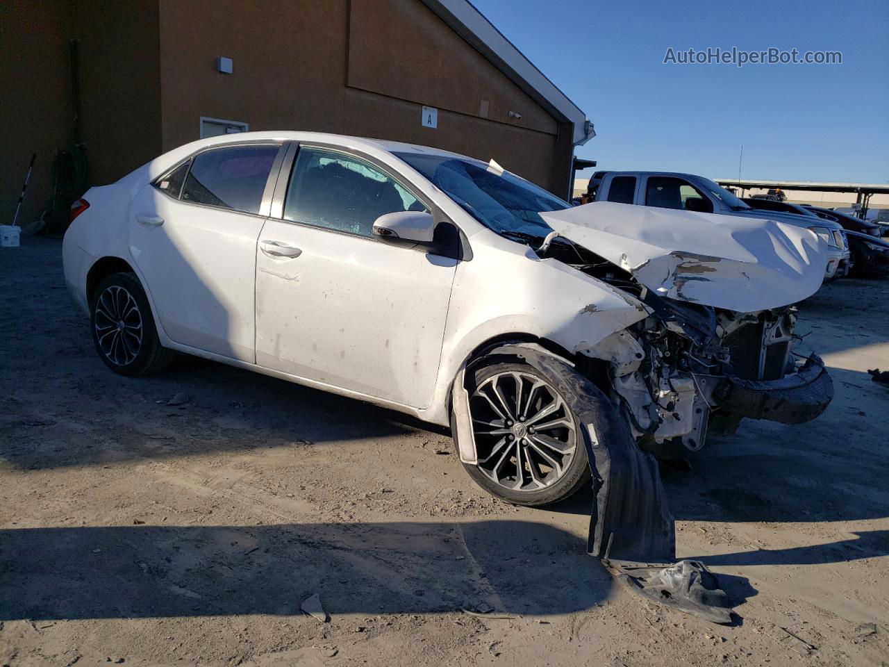 2015 Toyota Corolla L White vin: 5YFBURHE0FP253321