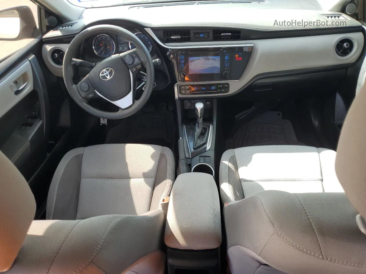 2019 Toyota Corolla L Silver vin: 5YFBURHE0KP860393