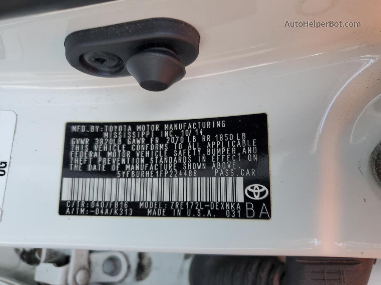 2015 Toyota Corolla L White vin: 5YFBURHE1FP224488