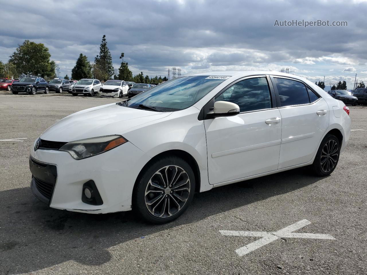 2015 Toyota Corolla L White vin: 5YFBURHE1FP255983