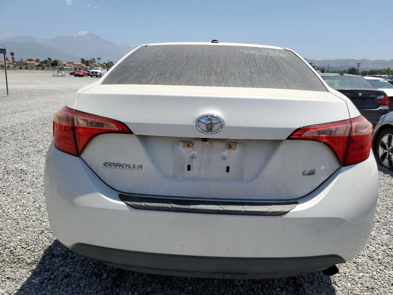 2017 Toyota Corolla L White vin: 5YFBURHE1HP674631