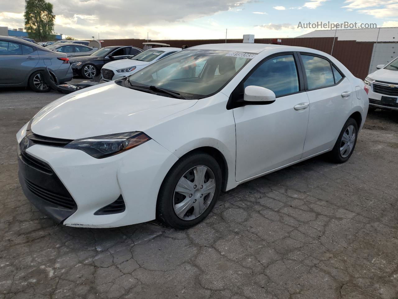 2019 Toyota Corolla L White vin: 5YFBURHE1KP935439