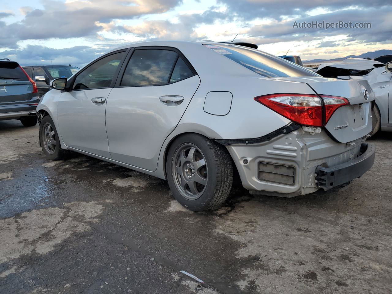 2015 Toyota Corolla L Silver vin: 5YFBURHE2FP201351