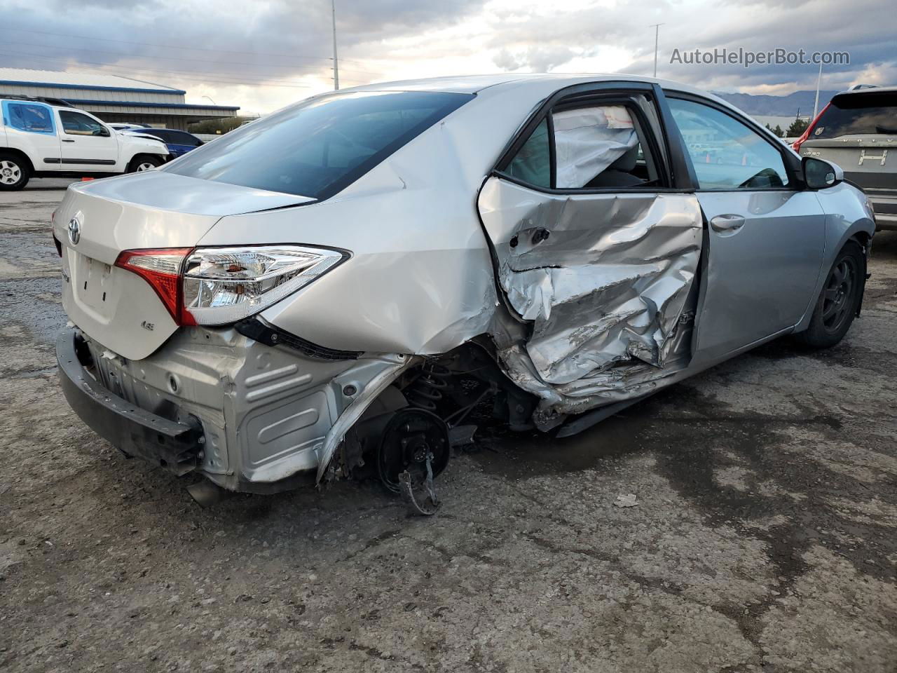 2015 Toyota Corolla L Silver vin: 5YFBURHE2FP201351