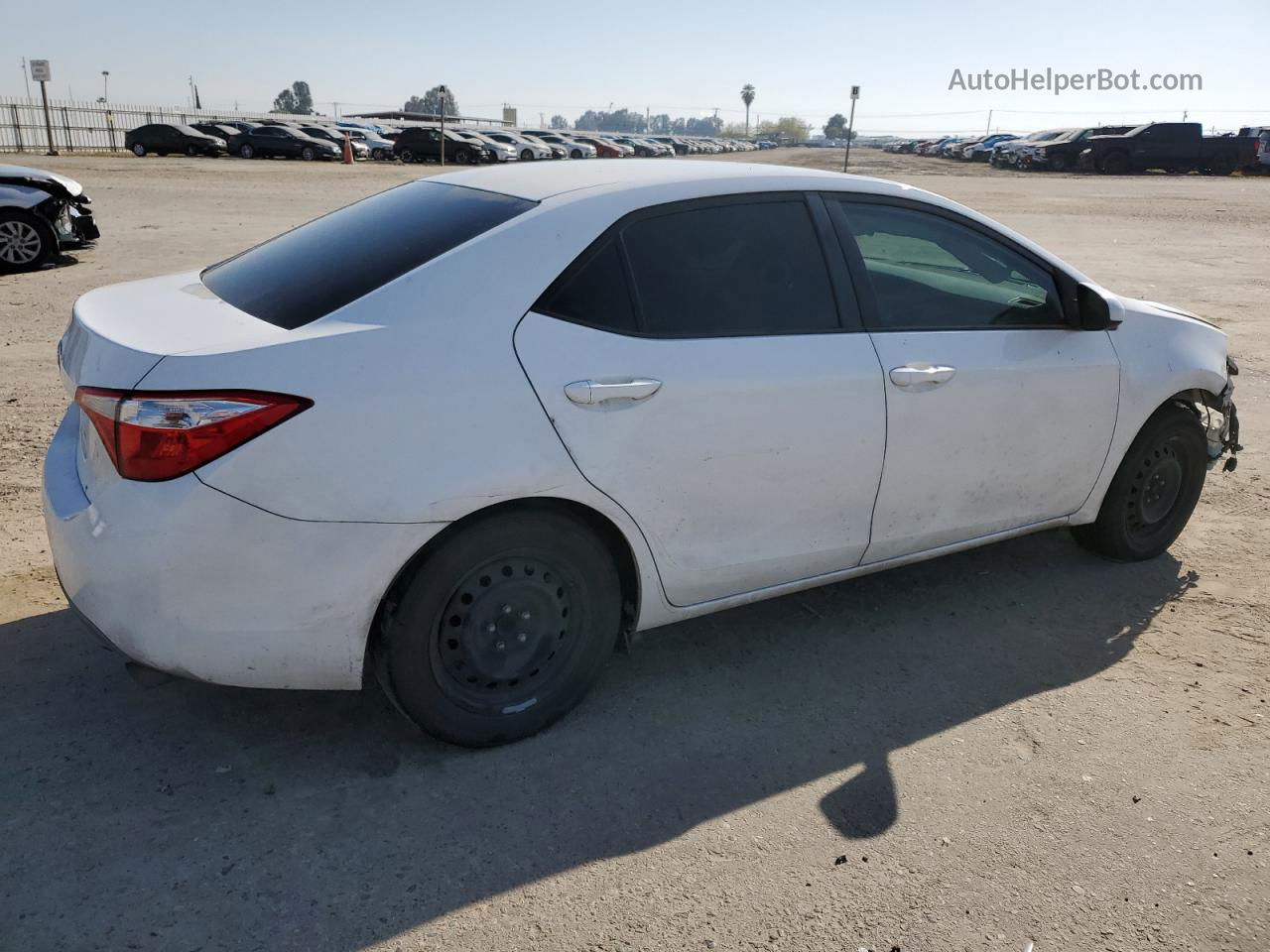 2015 Toyota Corolla L Белый vin: 5YFBURHE2FP217954