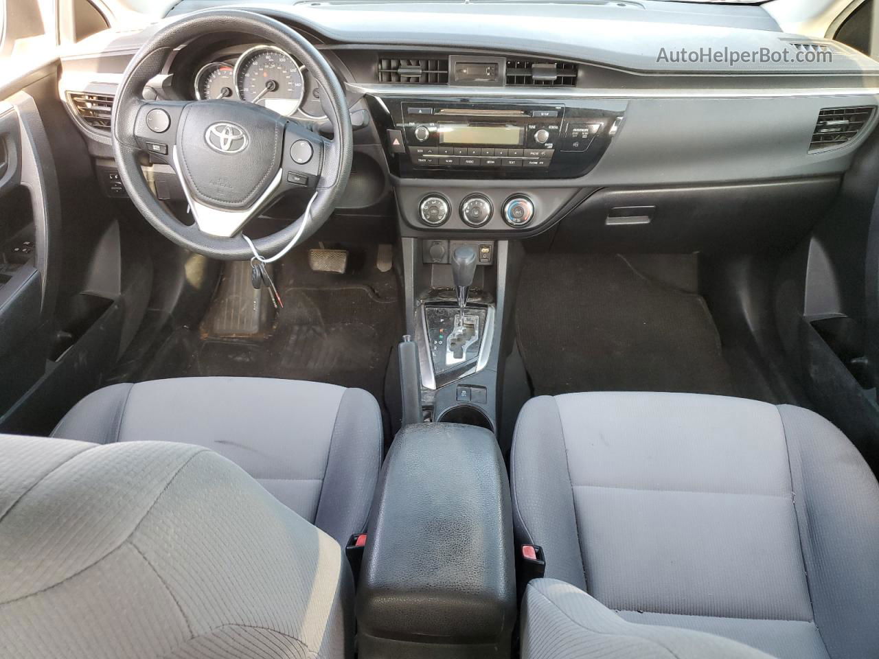 2015 Toyota Corolla L Белый vin: 5YFBURHE2FP270475