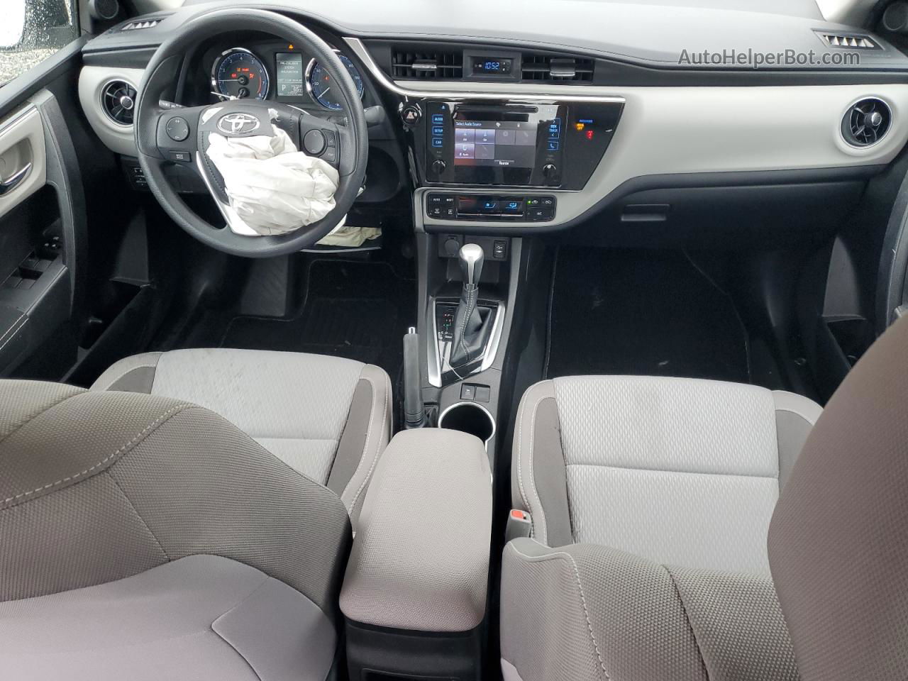 2019 Toyota Corolla L Белый vin: 5YFBURHE2KP945588