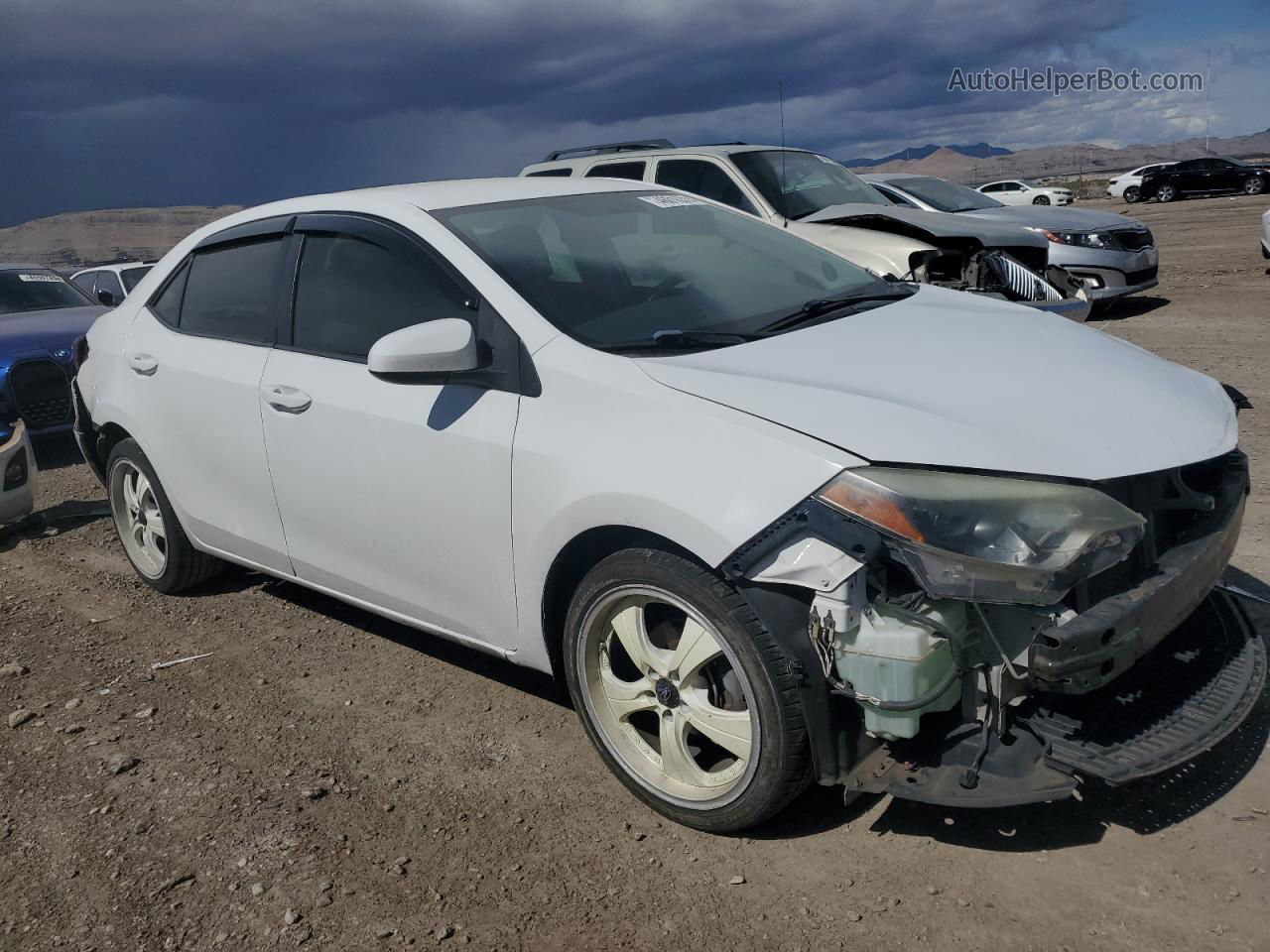 2015 Toyota Corolla L White vin: 5YFBURHE3FP194491