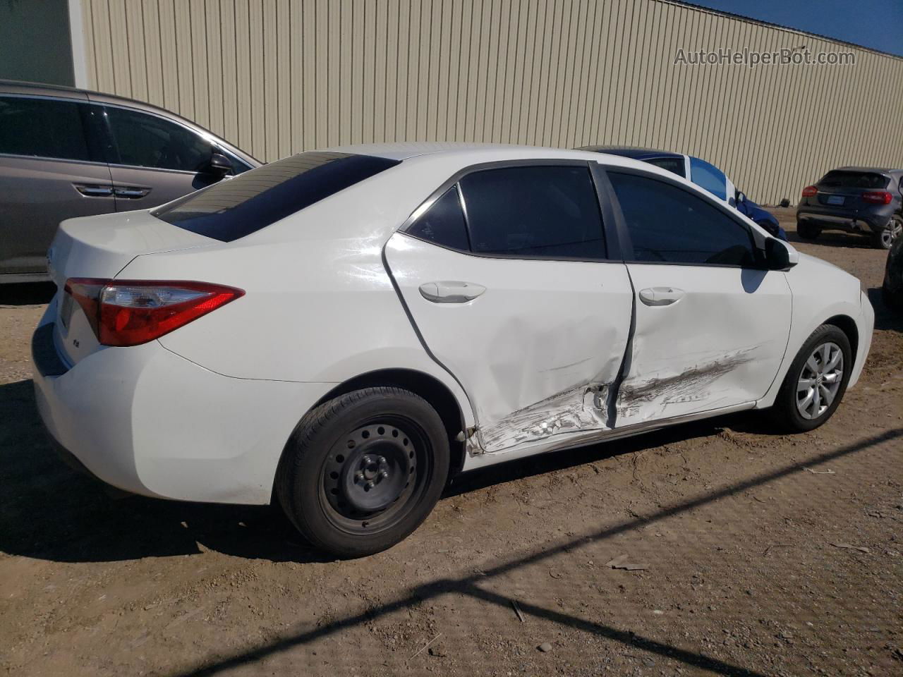 2015 Toyota Corolla L White vin: 5YFBURHE3FP225044