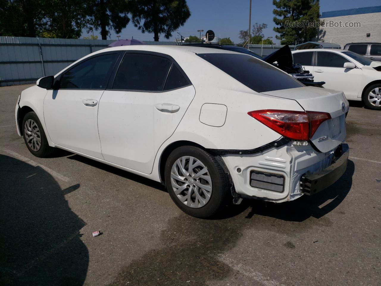 2017 Toyota Corolla L White vin: 5YFBURHE3HP717771