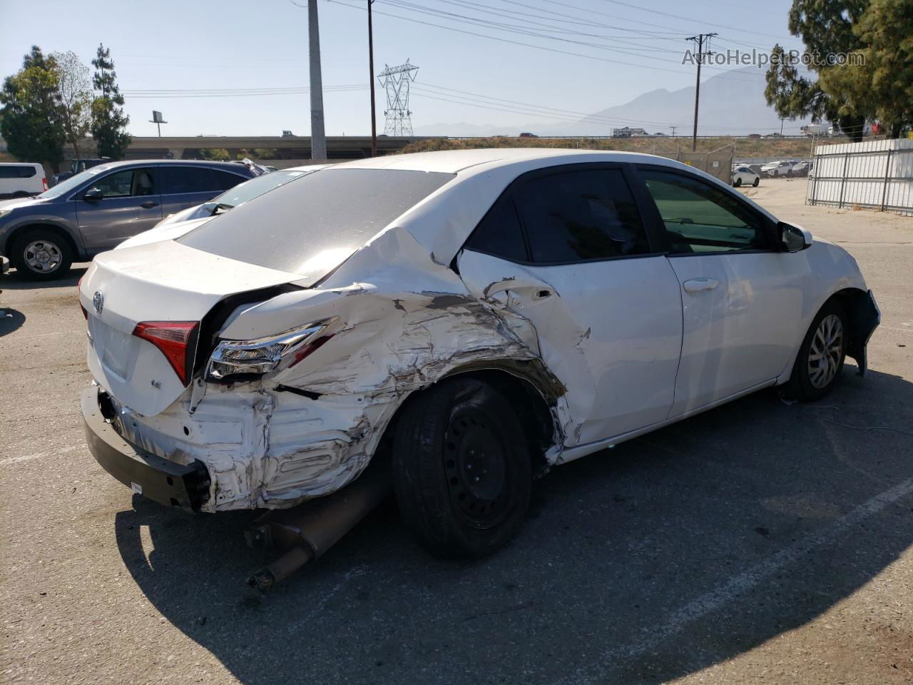 2017 Toyota Corolla L White vin: 5YFBURHE3HP717771