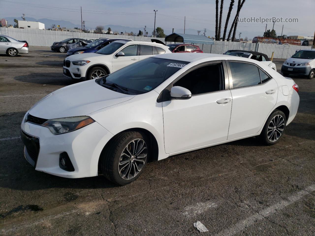 2015 Toyota Corolla L White vin: 5YFBURHE4FP264452