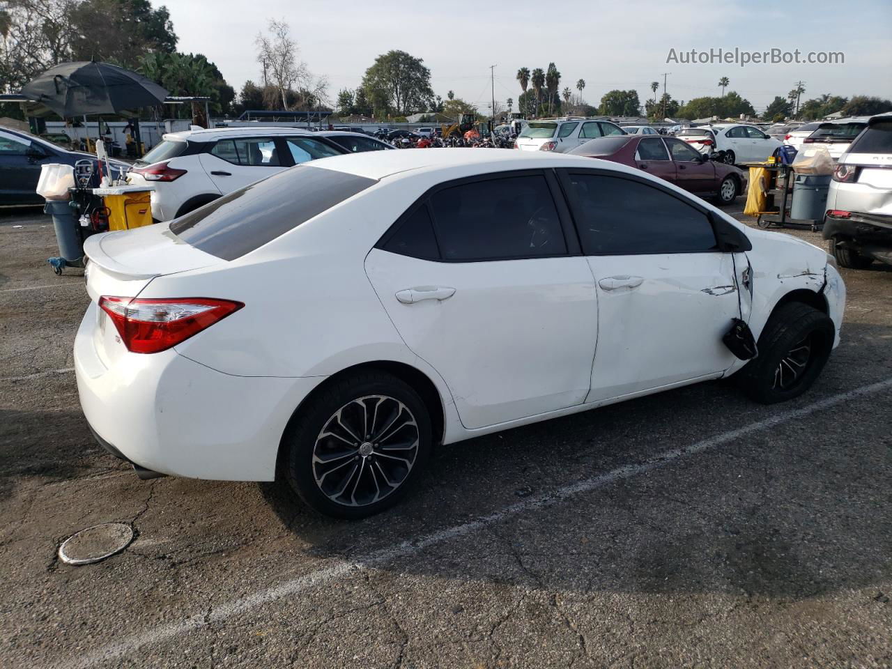 2015 Toyota Corolla L White vin: 5YFBURHE4FP264452