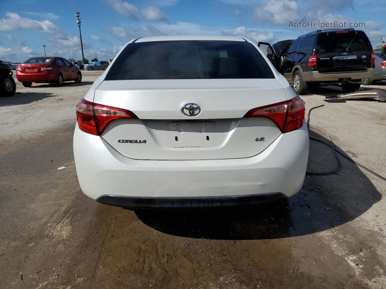 2019 Toyota Corolla L White vin: 5YFBURHE4KP929487