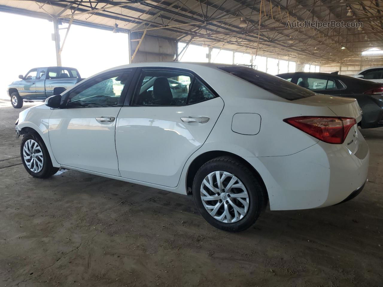 2019 Toyota Corolla L White vin: 5YFBURHE4KP939128