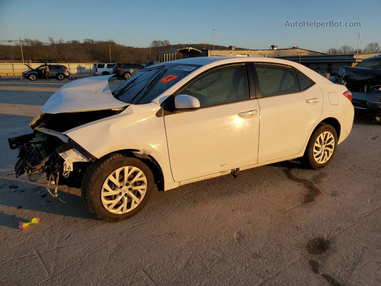 2019 Toyota Corolla L Белый vin: 5YFBURHE4KP949576