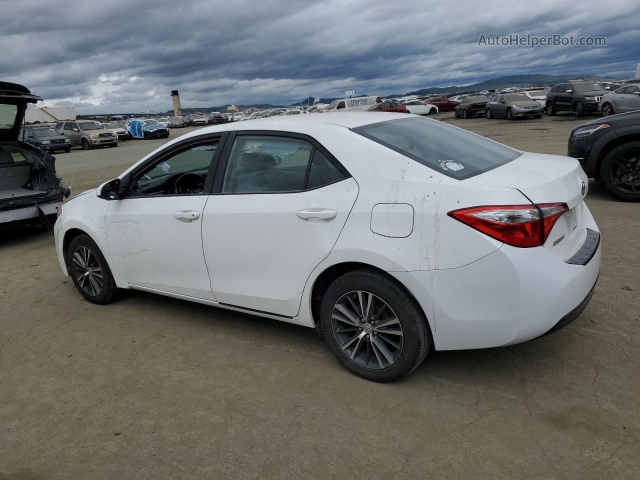 2016 Toyota Corolla L Белый vin: 5YFBURHE6GP372041