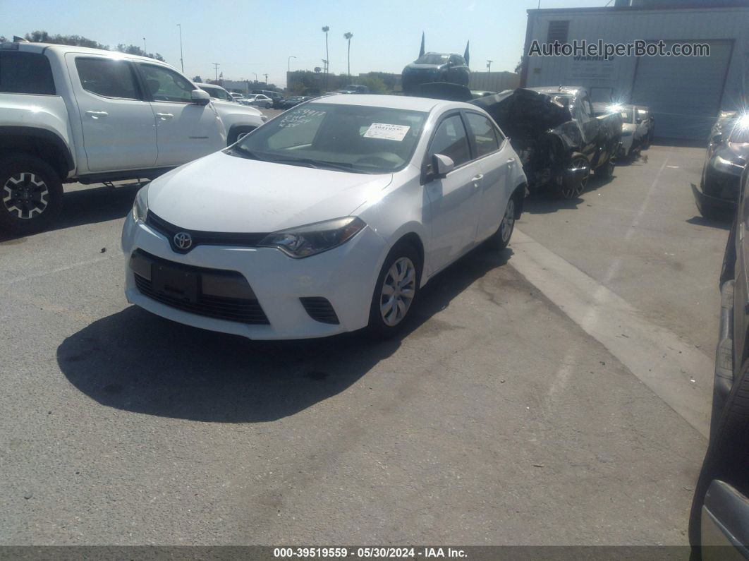 2015 Toyota Corolla Le White vin: 5YFBURHE7FP330198